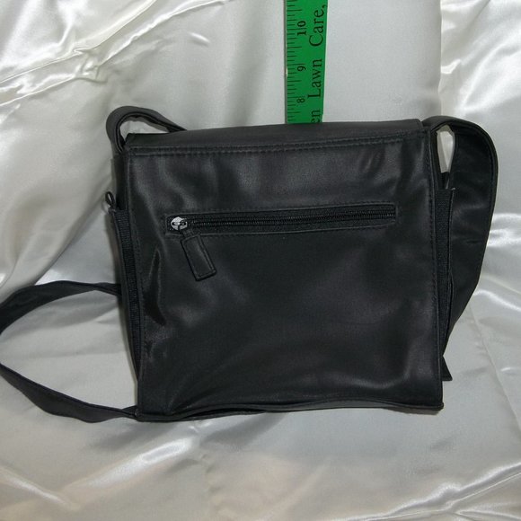 Reaction By Kenneth Cole Purse - Picture 2 of 4